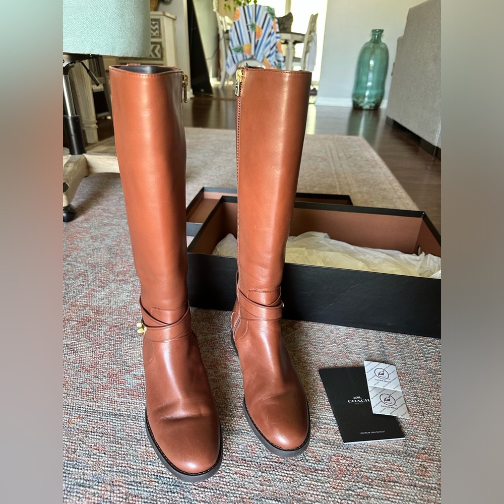 Coach Essex Semi Matte Calf Dark Saddle EUC with Box Size 6.5M
